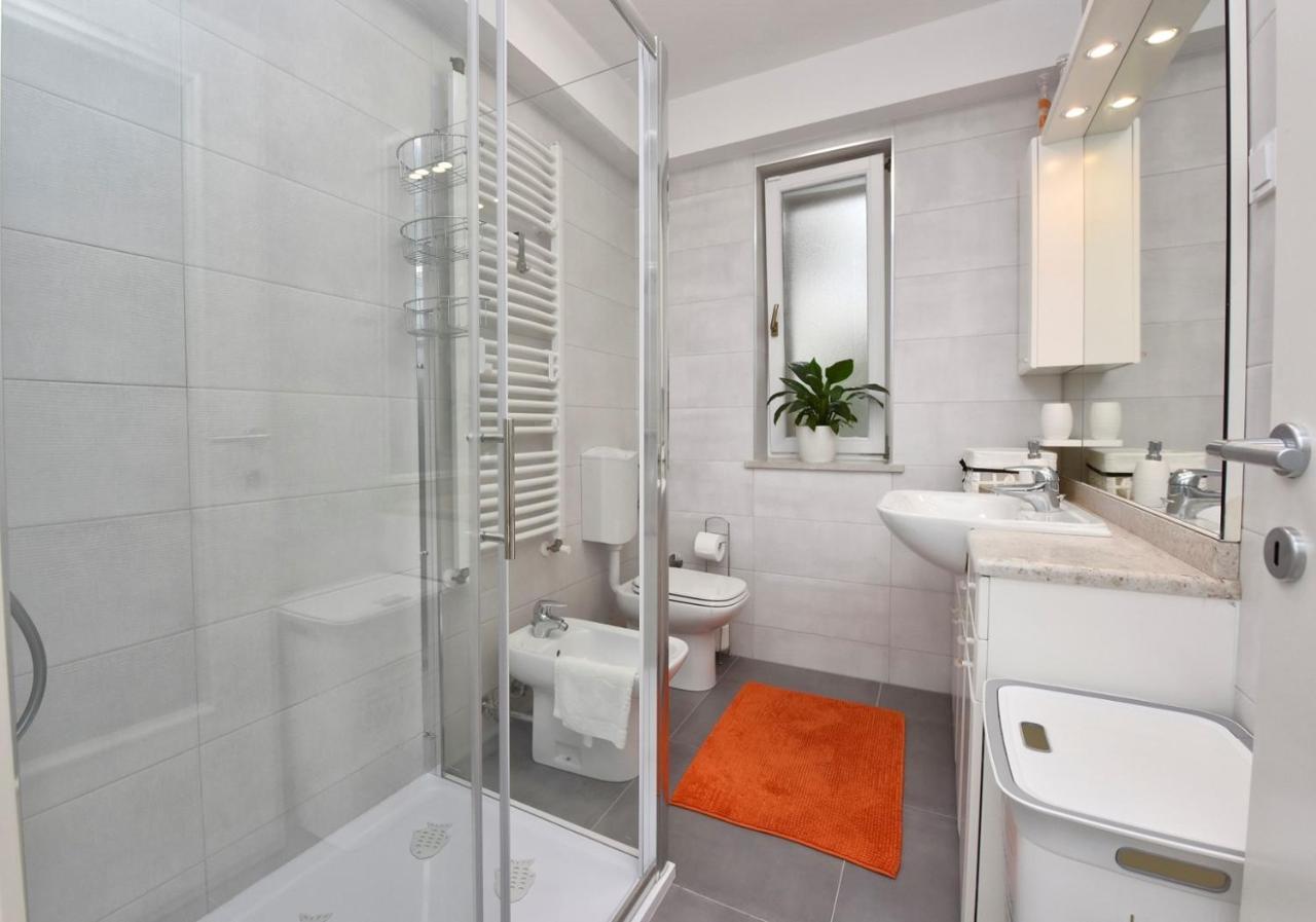 Apartments Lavizatic Пореч Екстер'єр фото