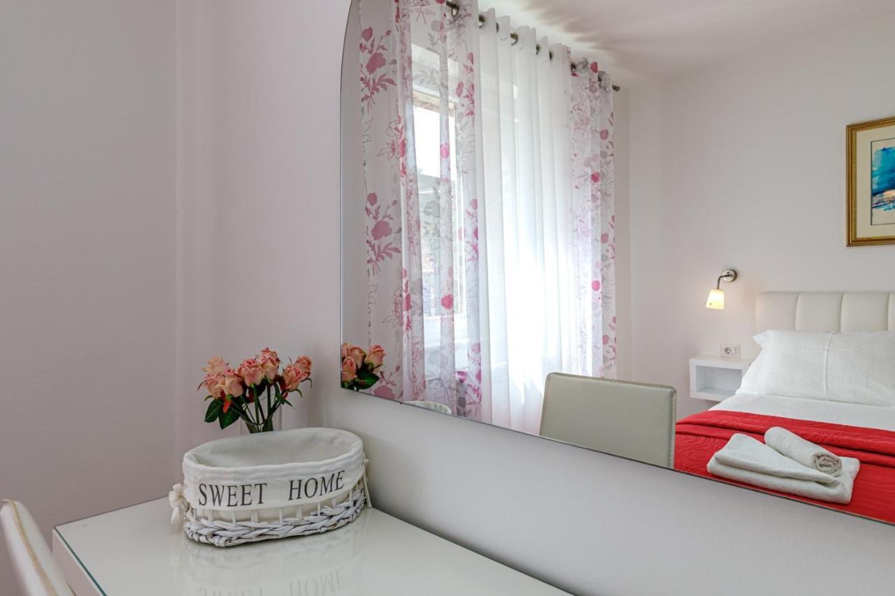 Apartments Lavizatic Пореч Екстер'єр фото