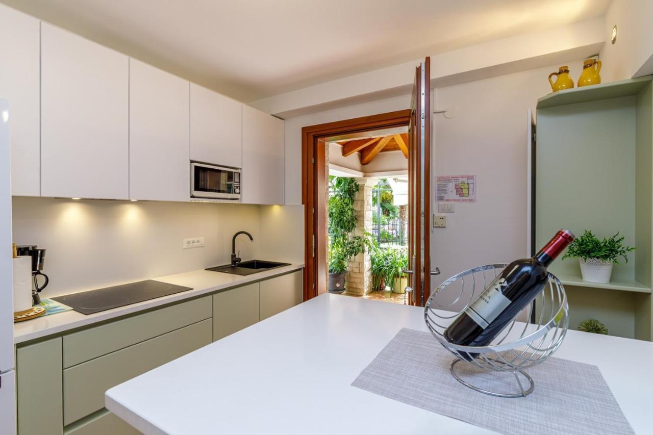 Apartments Lavizatic Пореч Екстер'єр фото